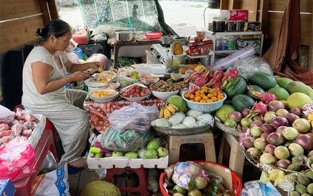 Hàng hóa bên trong một chiếc ghe